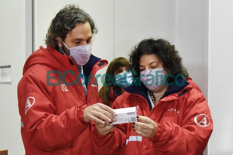 Cafiero y Vizzotti supervisaron la recepcion de vacunas de AstraZeneca 2