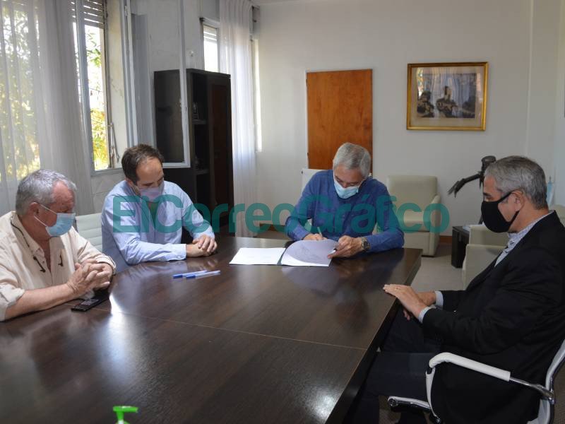 Cagliardi y Ferraresi firmaron un convenio en el marco del PROMEBA Cagliardi y Ferraresi firmaron un convenio en el marco del PROMEBA 2