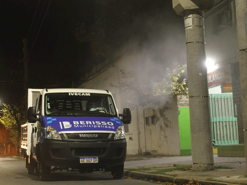 Continuan la desinfeccion en el centro de Berisso 4
