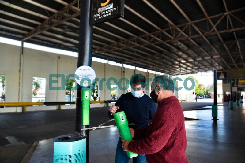 El Municipio coloco eco ceniceros y planto nuevos arboles en la Terminal de Omnibus 2