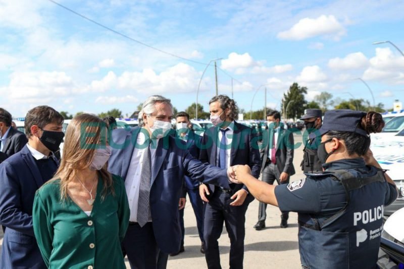 Fernandez anuncio la instalacion de 4.000 paradas con dispositivos de seguridad en 43 municipios bonaerenses 1