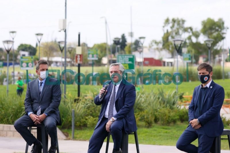 Fernandez anuncio la instalacion de 4.000 paradas con dispositivos de seguridad en 43 municipios bonaerenses 3