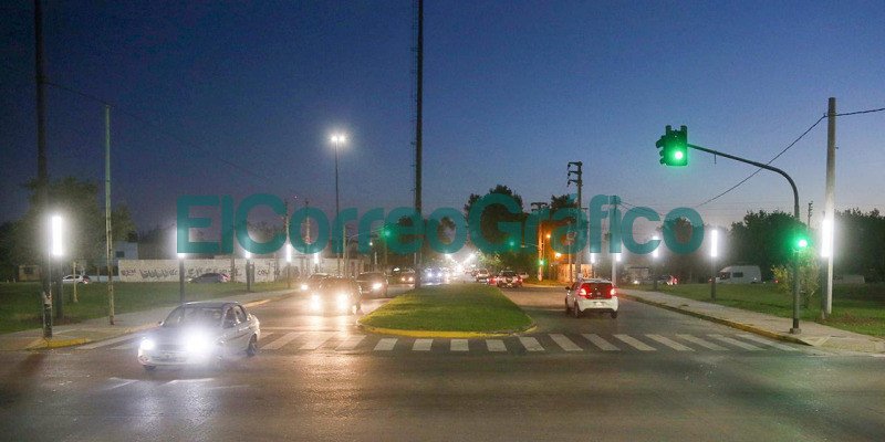 Instalacion de lamparas LED tipo vela en las avenidas 38 y 31 1