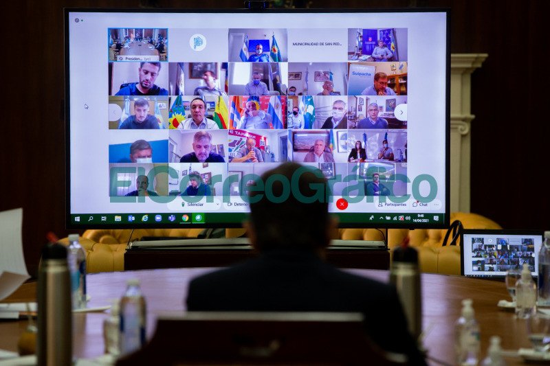 Kicillof presentó Provincia Leasing para municipios por 2.000 millones de pesos Kicillof presento Provincia Leasing para municipios por 2.000 millones de pesos 3