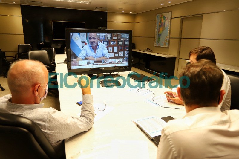 Kicillof se reunio con intendentes del Area Metropolitana de Buenos Aires 4