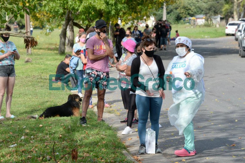 Montaron operativo de testeos en Villa Elvira para detectar casos de COVID 3