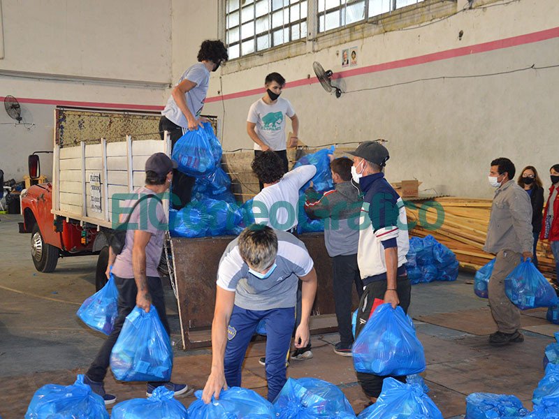 SAE Berisso: entregaron 8.300 bolsones de alimentos SAE Berisso entregaron 8.300 bolsones de alimentos 1