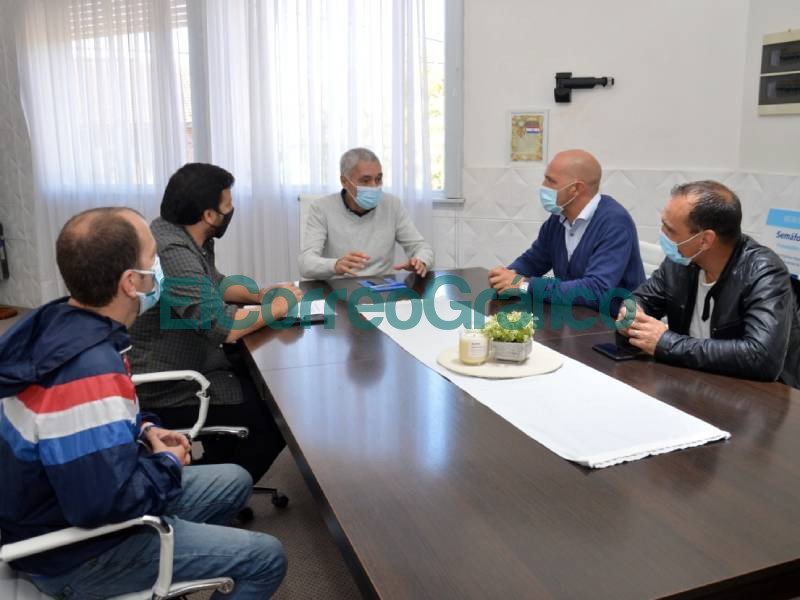 Cagliardi recibio al senador bonaerense de La Campora Emmanuel Gonzalez Santalla 2