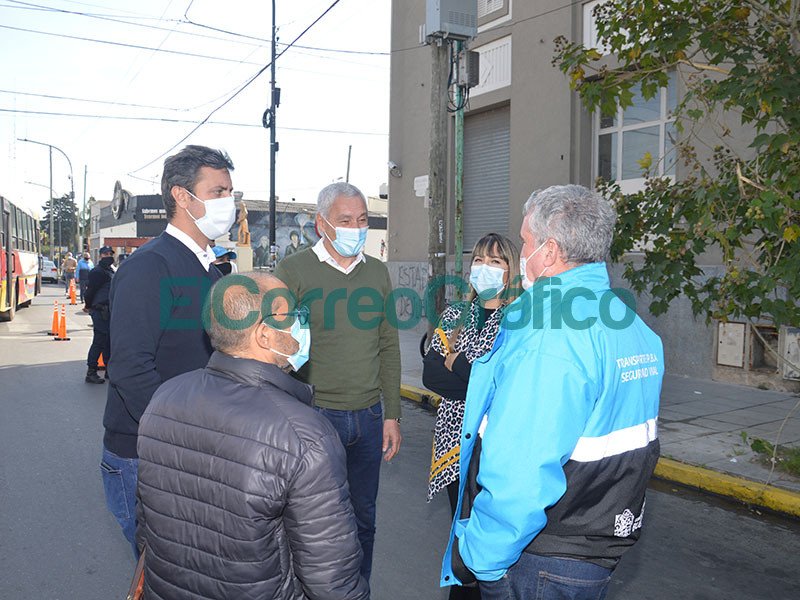 Cagliardi recibio un alcoholimetro y kit de seguridad vial 2
