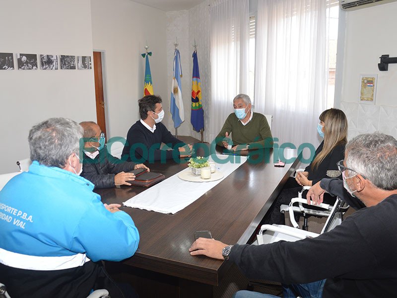 Cagliardi recibio un alcoholimetro y kit de seguridad vial 5