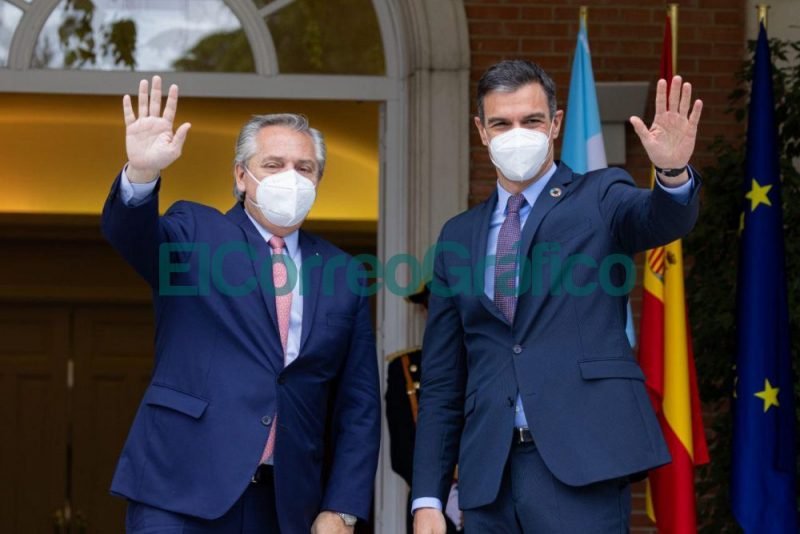 Fernández con el Rey Felipe VI de España y con el presidente Pedro Sánchez Fernandez con el Rey Felipe VI de Espana y con el presidente Pedro Sanchez 2