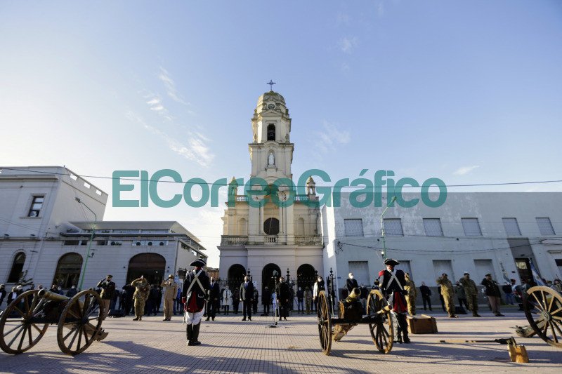Kicillof y Secco encabezaron el acto por el 220º aniversario de Ensenada Kicillof y Secco encabezaron el acto por el 220o aniversario de Ensenada 2
