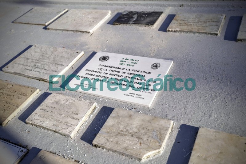 Kicillof y Secco encabezaron el acto por el 220º aniversario de Ensenada Kicillof y Secco encabezaron el acto por el 220o aniversario de Ensenada 3