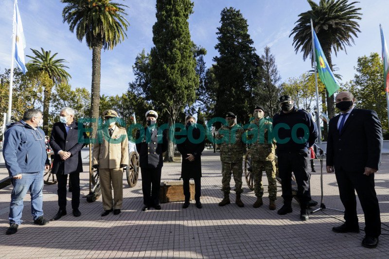 Kicillof y Secco encabezaron el acto por el 220º aniversario de Ensenada Kicillof y Secco encabezaron el acto por el 220o aniversario de Ensenada 6