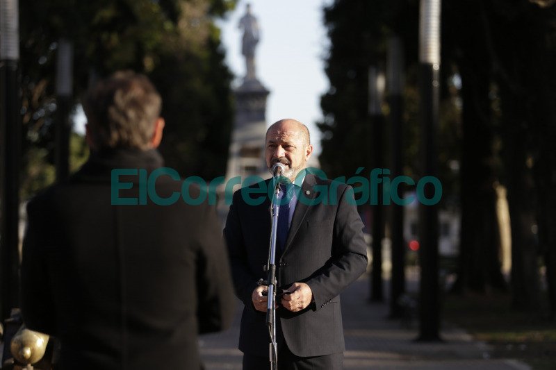 Kicillof y Secco encabezaron el acto por el 220º aniversario de Ensenada Kicillof y Secco encabezaron el acto por el 220o aniversario de Ensenada 7