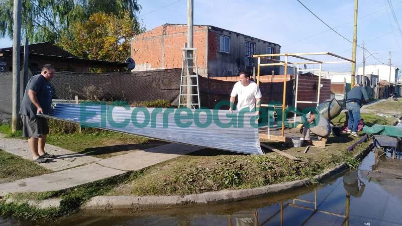 Los vecinalista de VAMOS instalaron 2 paradas de colectivos 01
