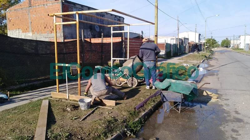 Los vecinalista de VAMOS instalaron 2 paradas de colectivos 03