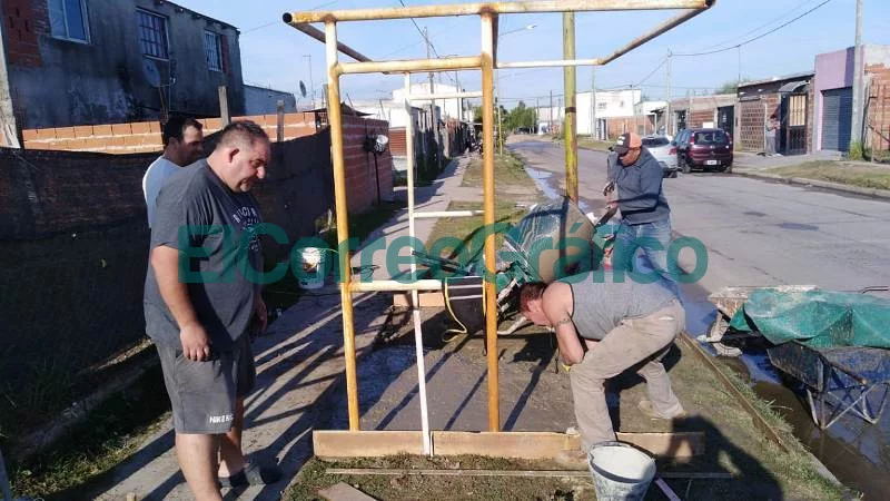 Los vecinalista de VAMOS instalaron 2 paradas de colectivos 05