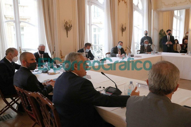 Macron palmeó a Alberto Fernández: "Francia está a su lado" Macron palmeo a Alberto Fernandez 4