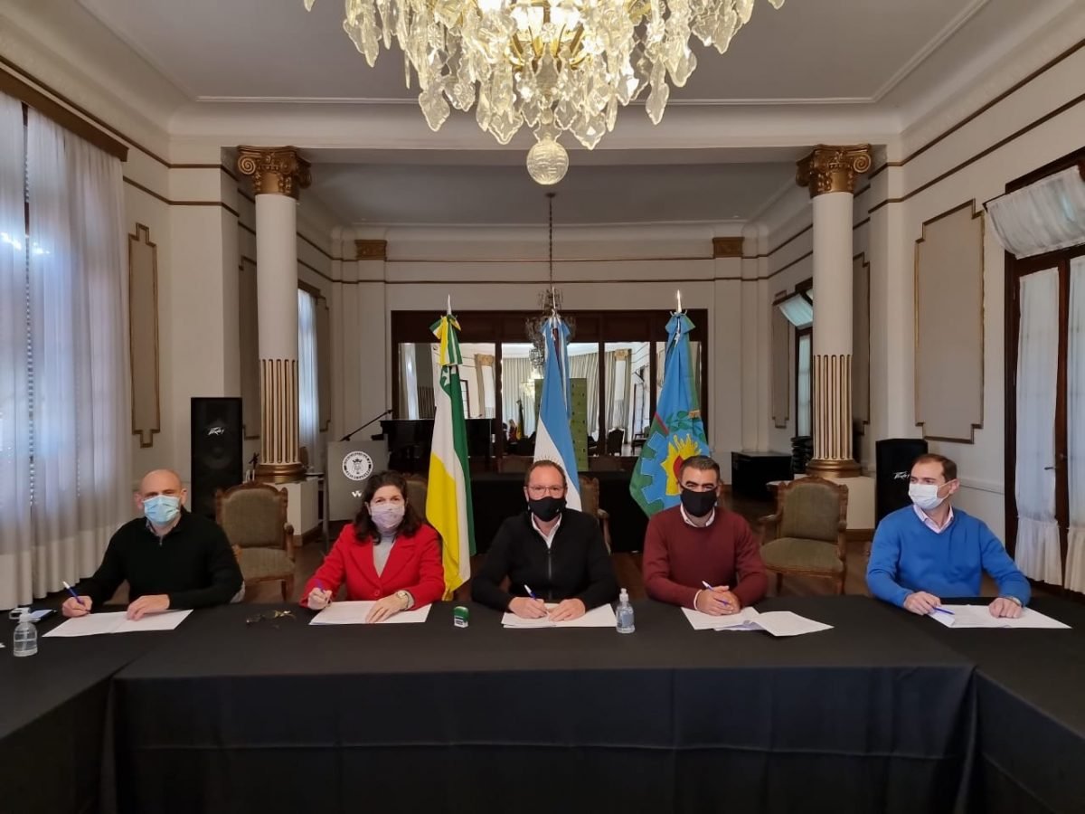 Municipios y Provincia firman un acuerdo de cooperacion para fortalecer la Economia Popular