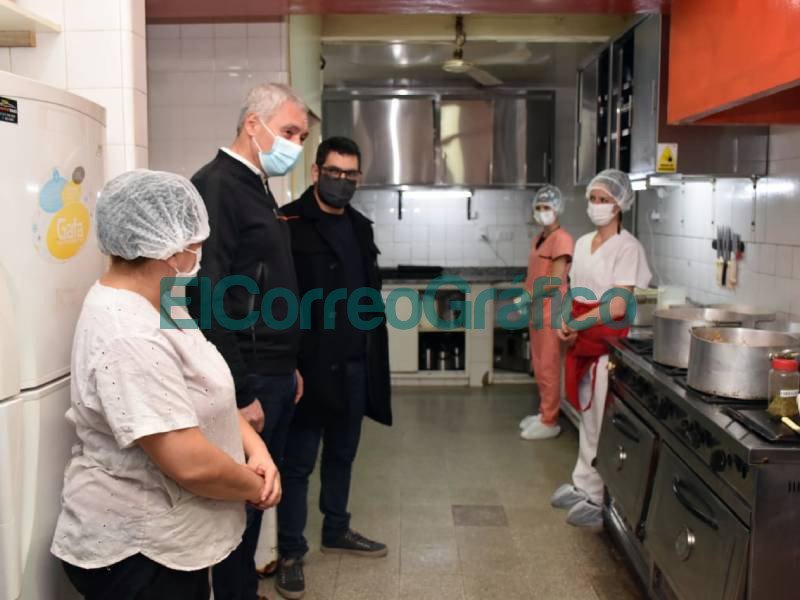 Cagliardi y Giles pasearon por la Clinica Mosconi para afianzar la expropiacion 2