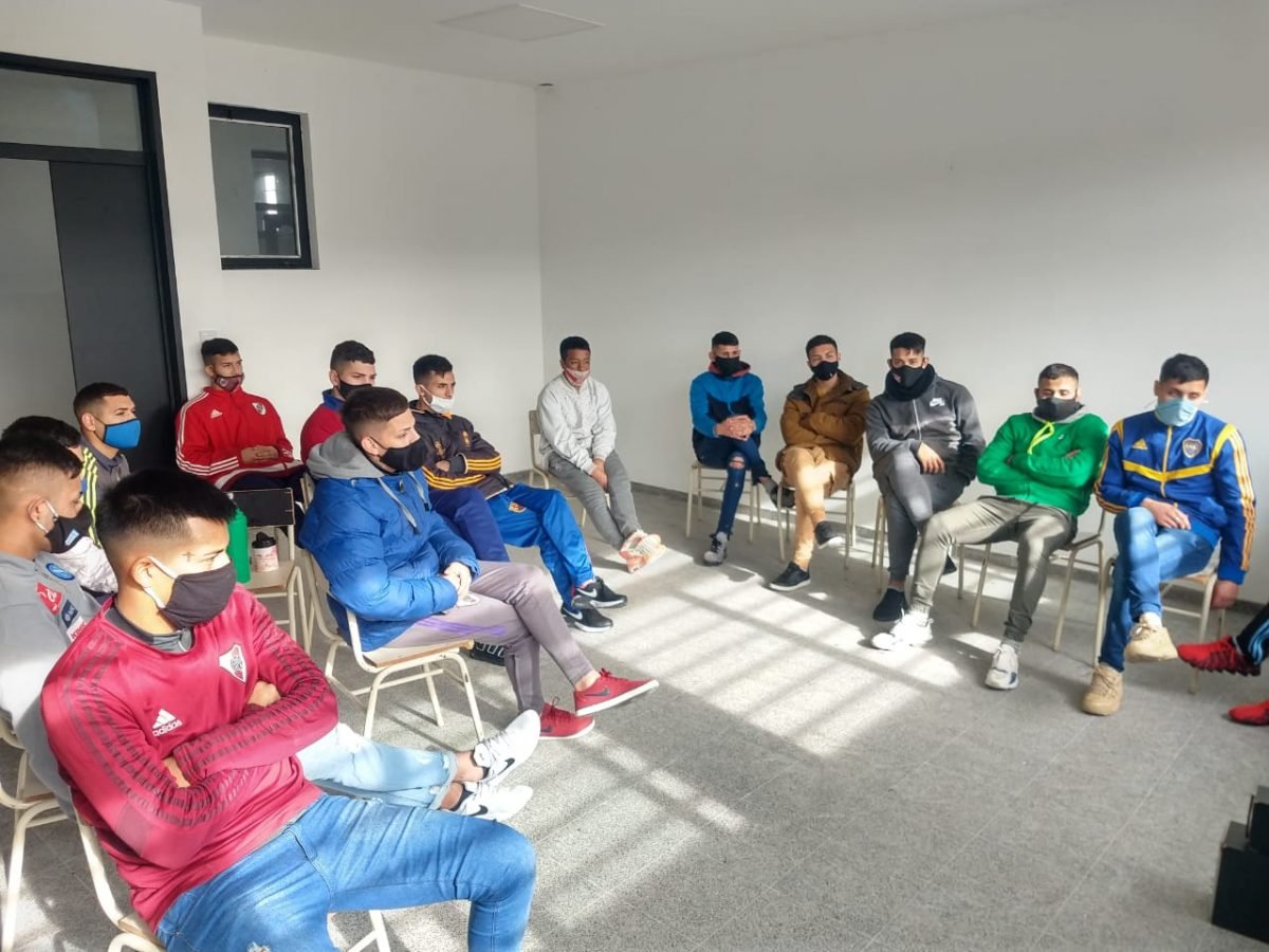 Capacitan virtualmente a unos 1500 presos como Directores Futbol Infantil 2