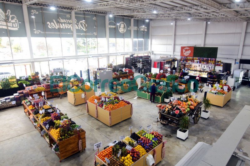 Garro recorrio el nuevo Mercado Diagonales 3