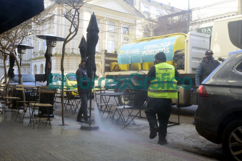Intensifican las tareas de hidrolavado y desinfeccion en centros comerciales y gastronomicos 1