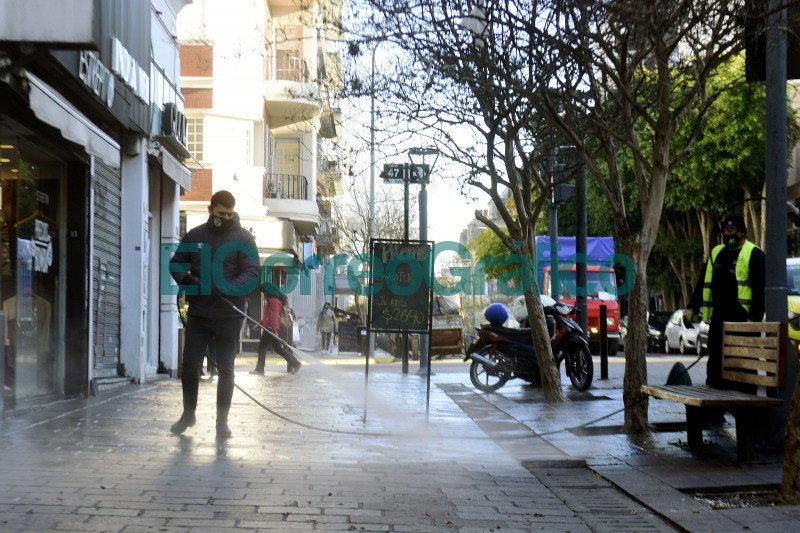Intensifican las tareas de hidrolavado y desinfeccion en centros comerciales y gastronomicos 2