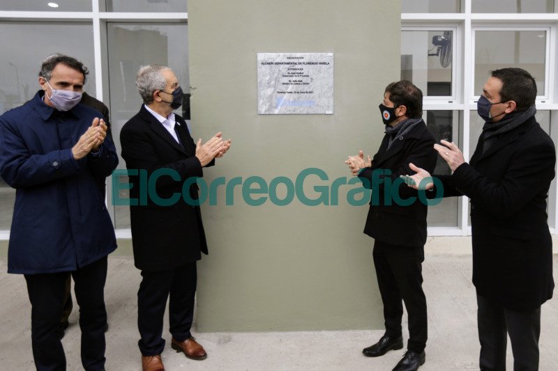 Kicillof entono de campana inaugura acaldia y hospitales modulares en Varela 2