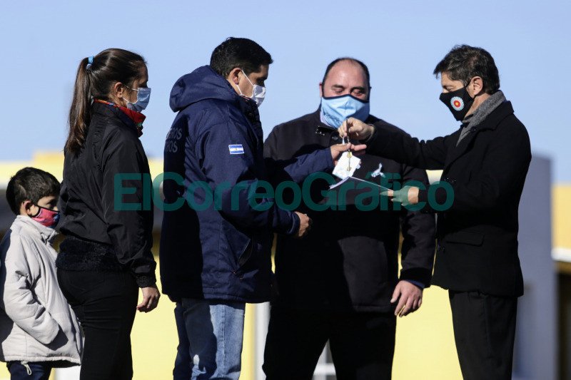 Kicillof y Alvarez encabezaron el acto de entrega de 53 viviendas en Ranchos 4