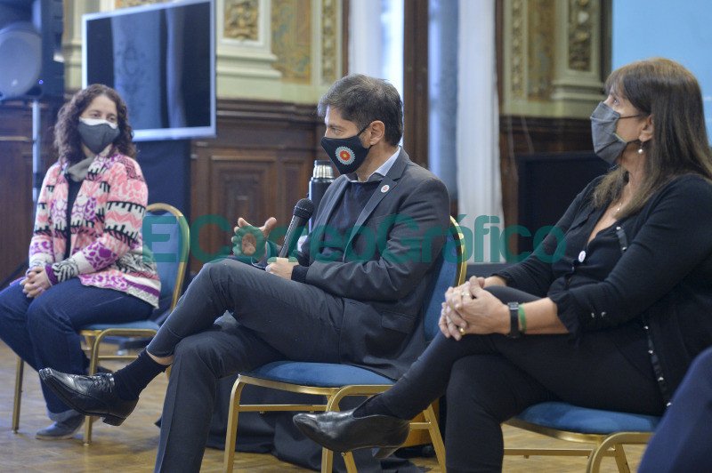 Kicillof y su saludo en el Dia del Periodista 06