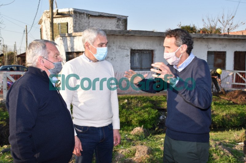 Cagliardi con Katopodis pasearon por un bache y otras obras en Berisso 7