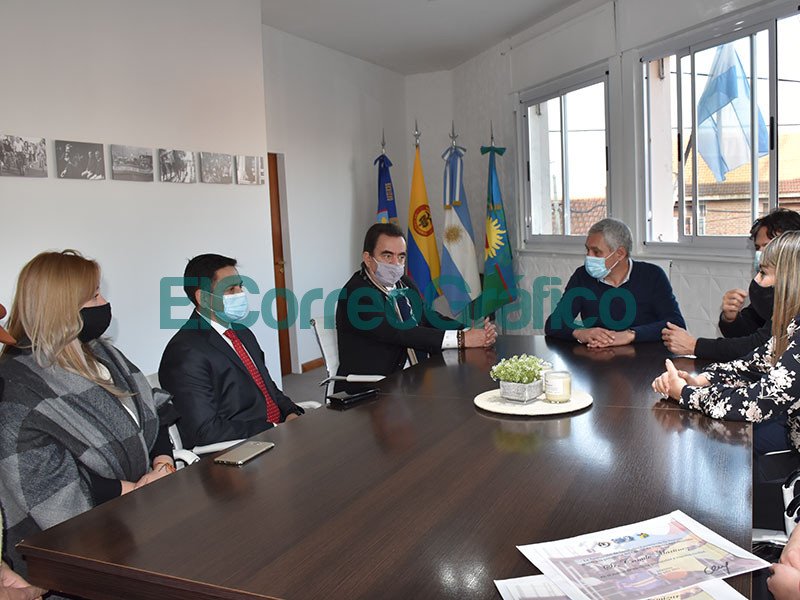 Cagliardi recibio al consul de Colombia en la Argentina 1