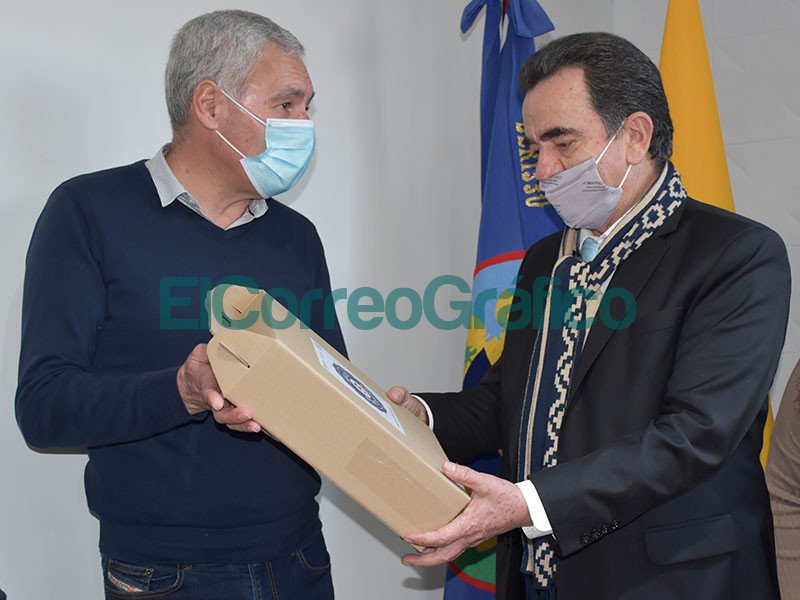 Cagliardi recibio al consul de Colombia en la Argentina 3