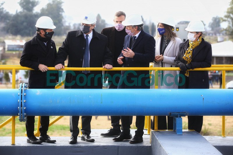 Fernandez inauguro una planta depuradora de AYSA en Presidente Peron 02
