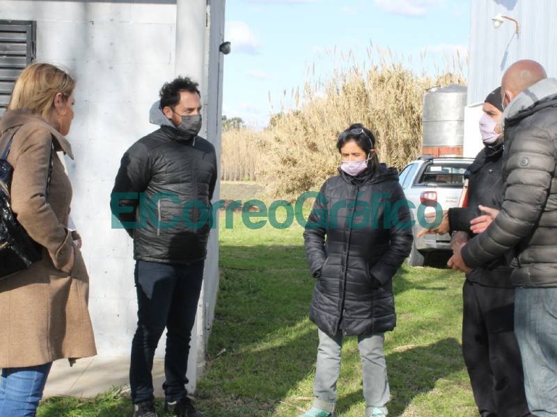 Funcionarios bonaerenses de Desarrollo Agrario pasearon por la Cooperativa del Vino 4