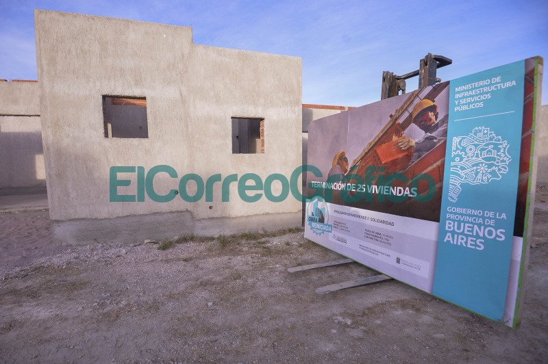 Kicillof recorrio obras de viviendas en Pigue 1