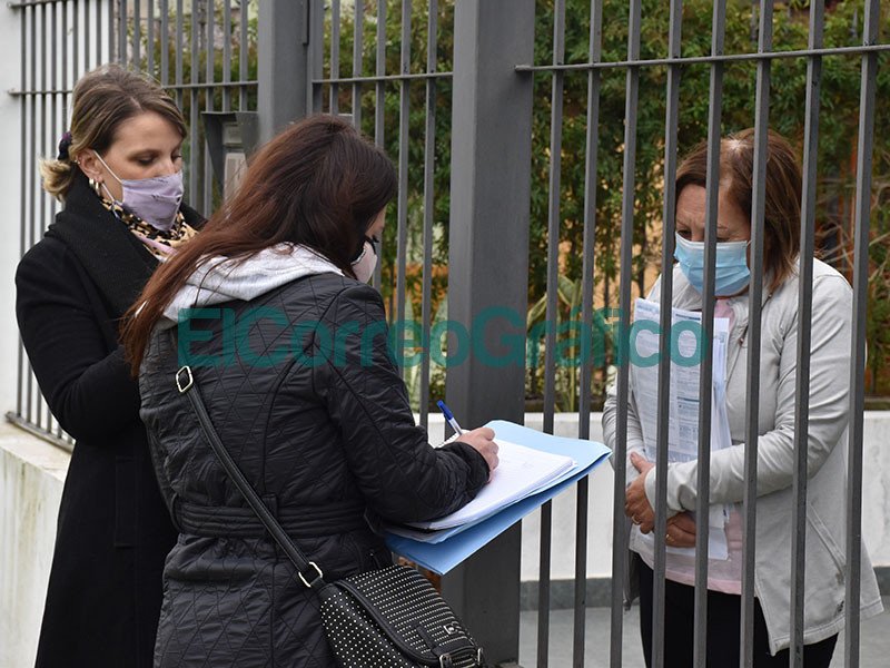 Por la falta de servicio telefonico en el barrio Banco Provincia Cagliardi escucho a vecinos 2
