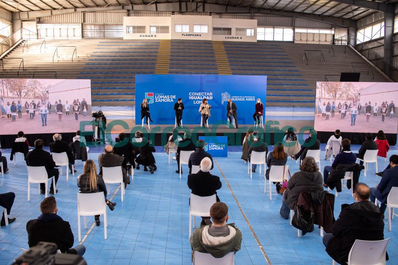 Se entregaron 10 mil tablets a estudiantes de nivel primario en Lomas de Zamora Se entregaron 10 mil tablets a estudiantes de nivel primario en Lomas de Zamora 1
