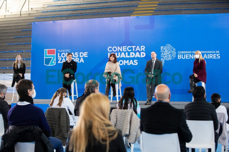 Se entregaron 10 mil tablets a estudiantes de nivel primario en Lomas de Zamora Se entregaron 10 mil tablets a estudiantes de nivel primario en Lomas de Zamora 2