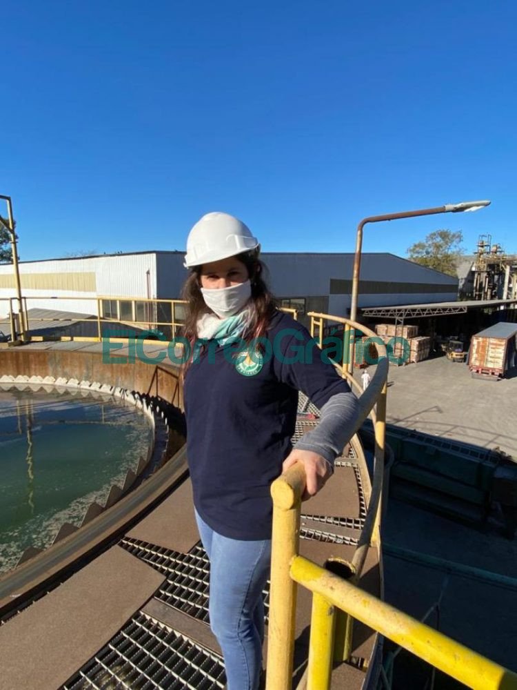 Arturi en el sector del reactor biologico y sedimentador secundario de la planta de tratamiento de efluentes industriales de Molino Canuelas