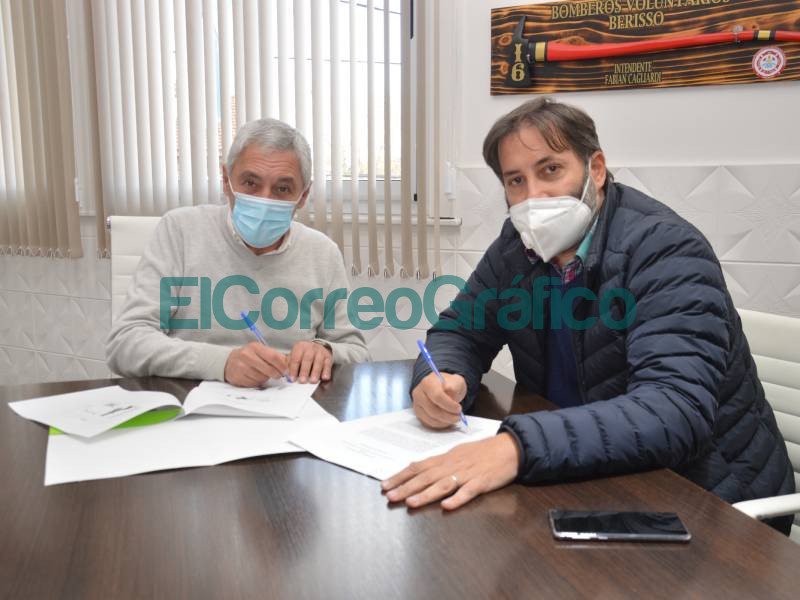 Cagliardi firmo un convenio con la Fundacion Banco Provincia 2