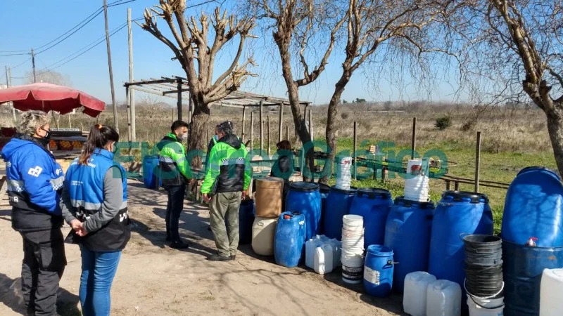 Decomisan más de 500 envases de agroquímicos que se vendían en la calle Decomisan mas de 500 envases de agroquimicos que se vendian en la calle