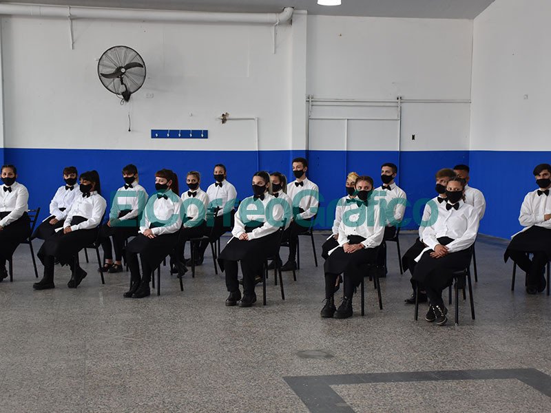 Entrega de certificados del Curso Nivel Inicial de Mozos y Camareras 1