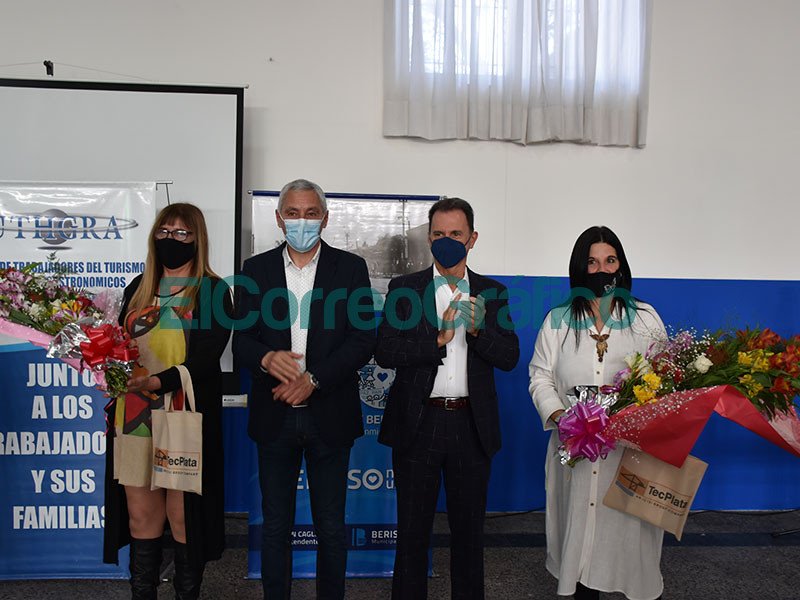 Entrega de certificados del Curso Nivel Inicial de Mozos y Camareras 3