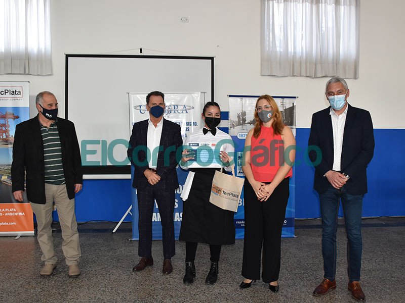 Entrega de certificados del Curso Nivel Inicial de Mozos y Camareras 4