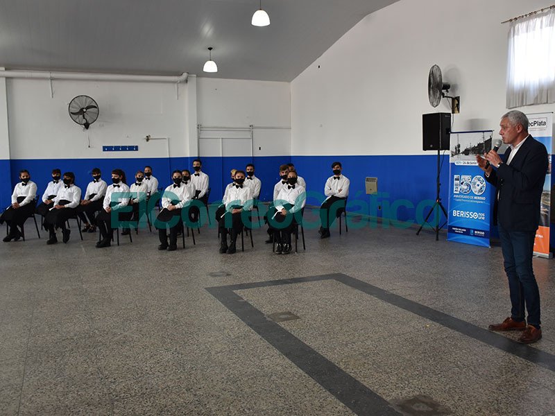 Entrega de certificados del Curso Nivel Inicial de Mozos y Camareras 6