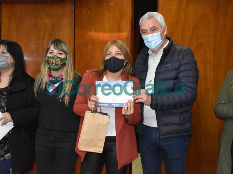 Entrega de premios del Concurso de Fotografia 150 anos de Berisso 1