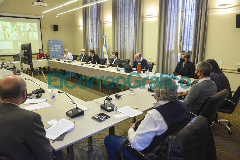 Nacion fijo un incremento del 455 para el salario docente en 3 comodas coutas 01